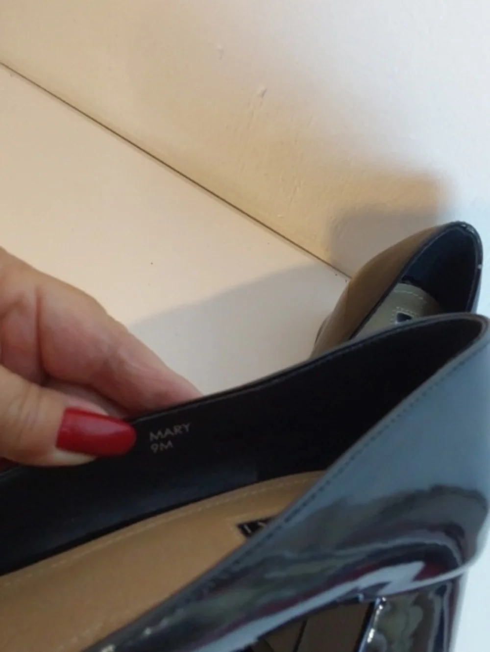 Tahari sleek patent